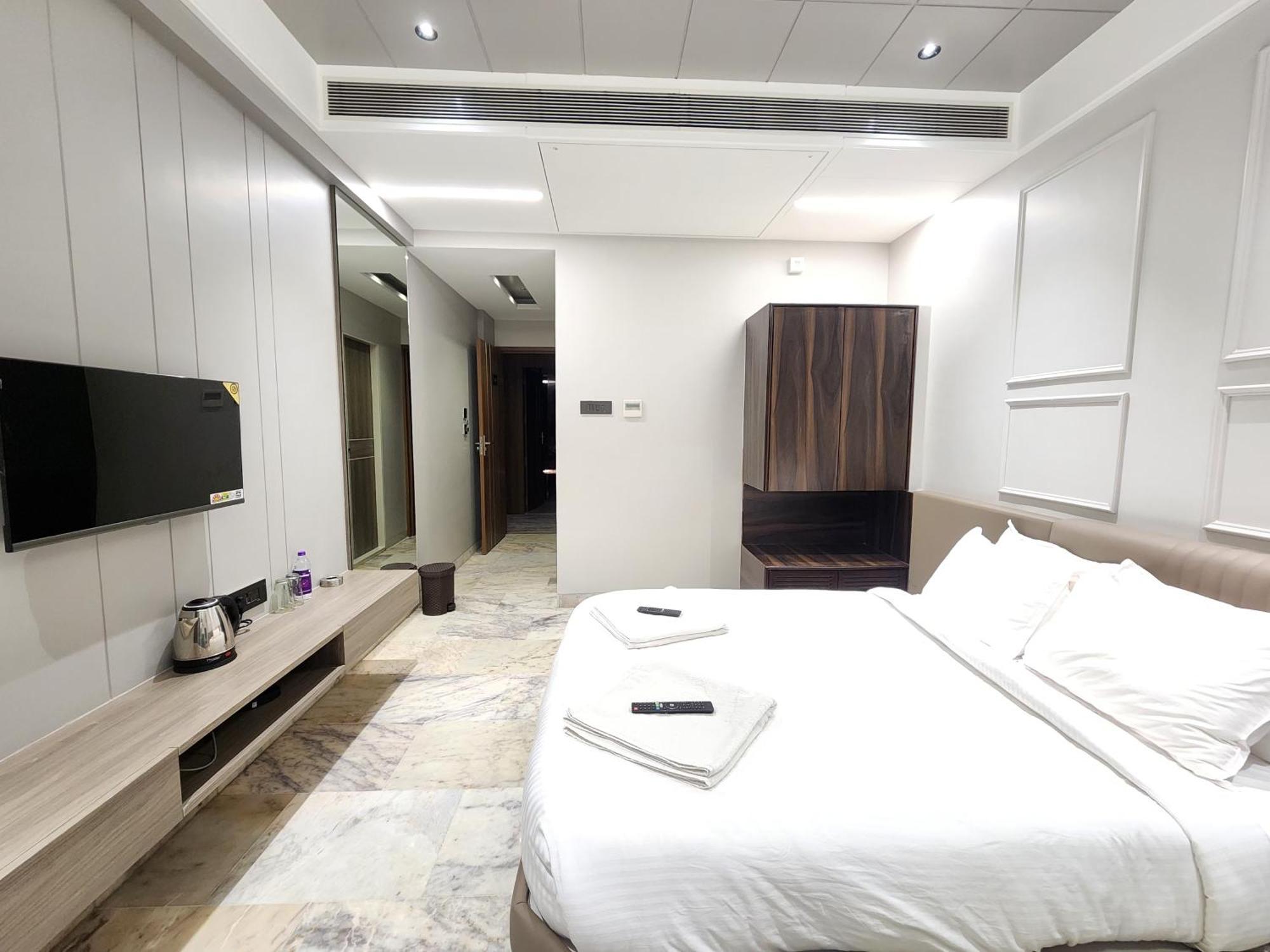 Hotel Statusinn, Ichalkaranji Exteriör bild