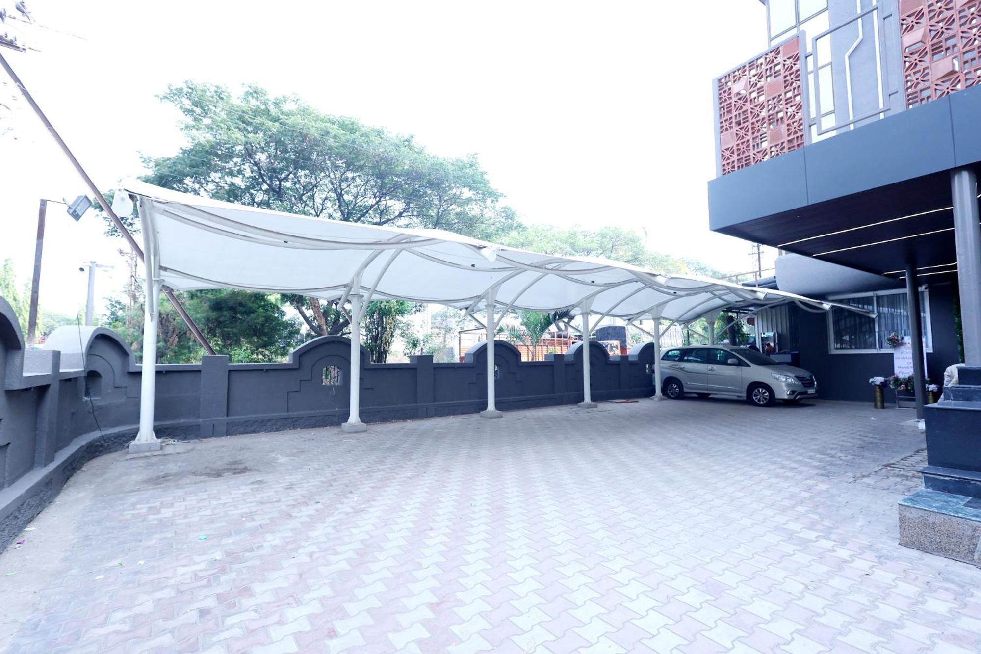 Hotel Statusinn, Ichalkaranji Exteriör bild