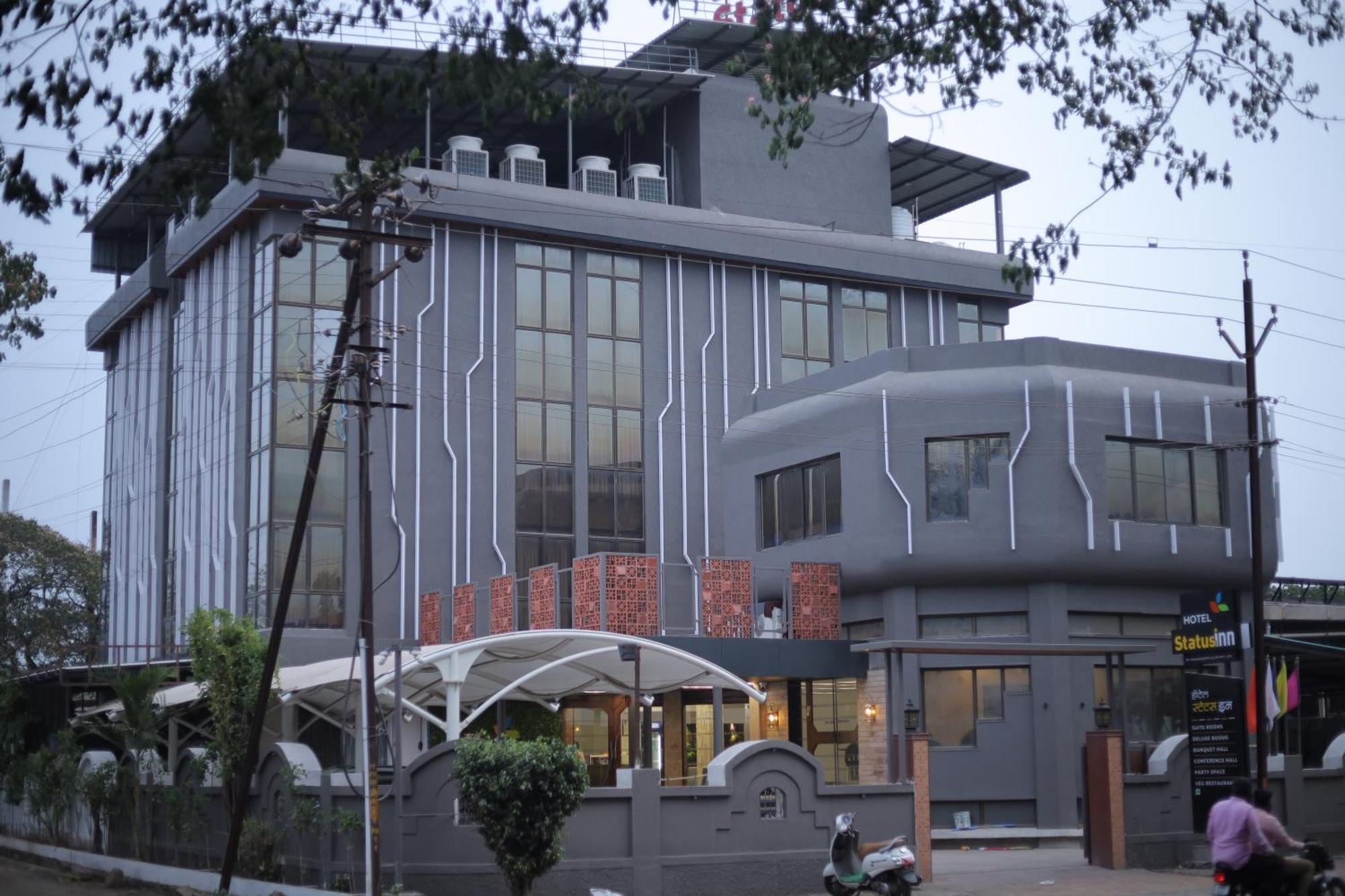 Hotel Statusinn, Ichalkaranji Exteriör bild